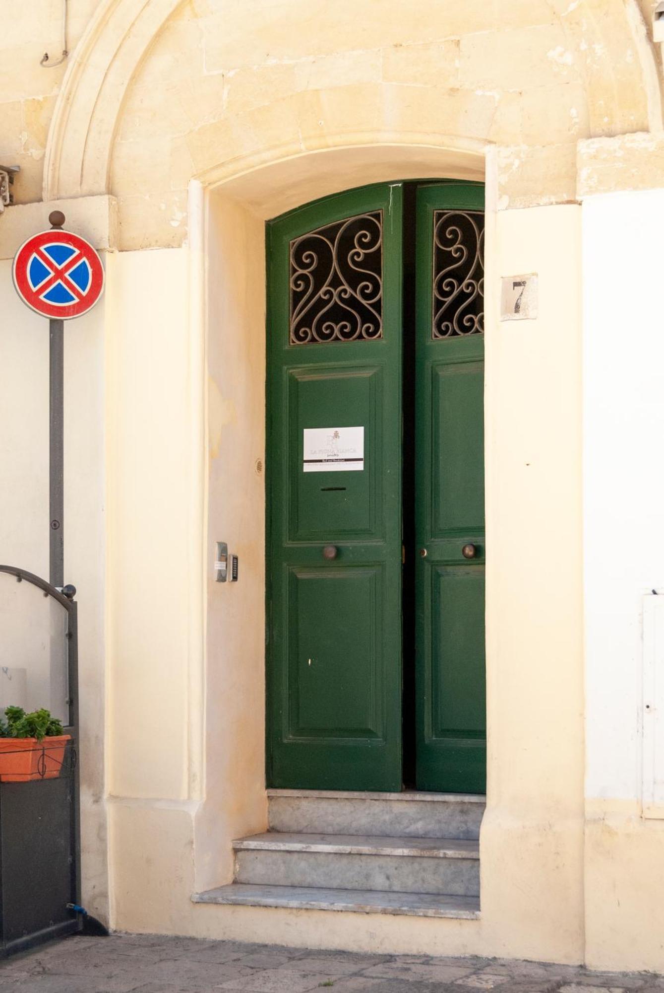 לצ'ה La Pigna Bianca Suites מראה חיצוני תמונה